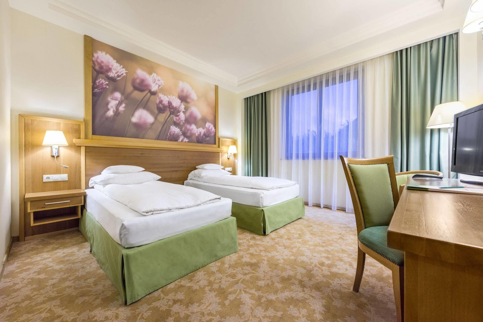 Hotel Sonnenhof ซูชาวา ภายนอก รูปภาพ